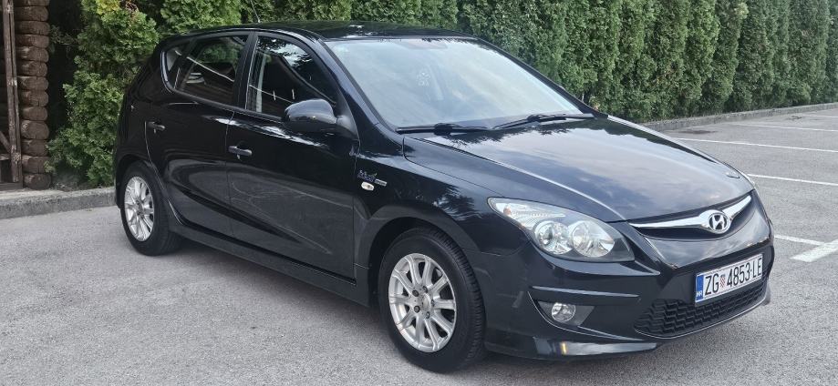 Hyundai i30 1,6 CRDi KAO NOV, fotografija 4