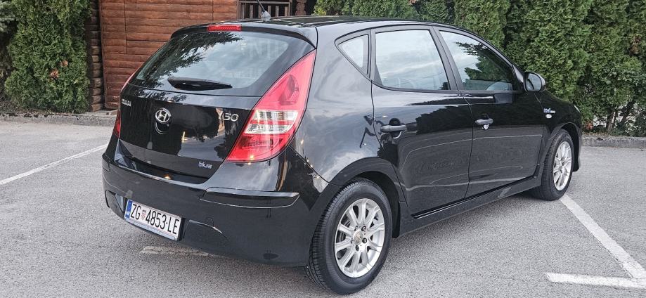 Hyundai i30 1,6 CRDi KAO NOV, fotografija 8