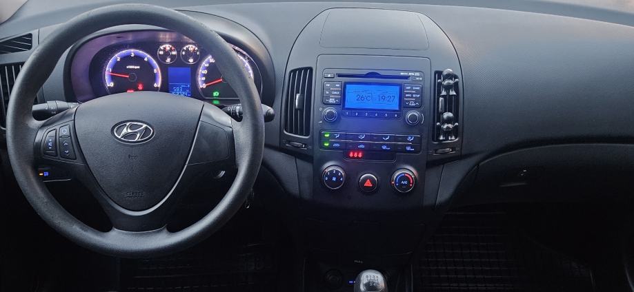 Hyundai i30 1,6 CRDi KAO NOV, fotografija 15