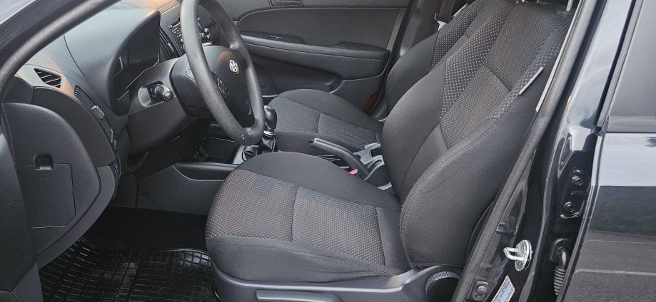 Hyundai i30 1,6 CRDi KAO NOV, fotografija 14