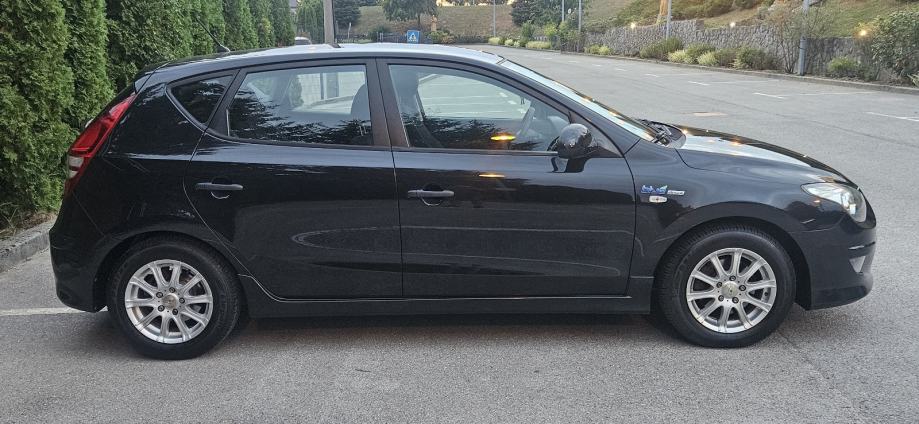 Hyundai i30 1,6 CRDi KAO NOV, fotografija 5