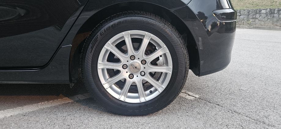 Hyundai i30 1,6 CRDi KAO NOV, fotografija 17