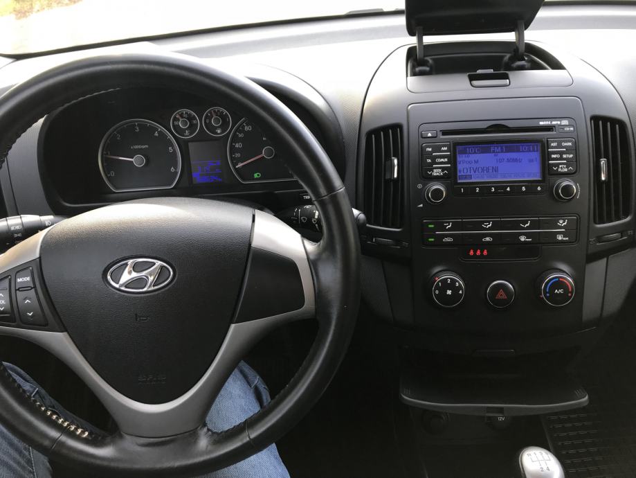 Hyundai i30 1.6 CRDi klima,računalo,servisna,esp,alu+nove
