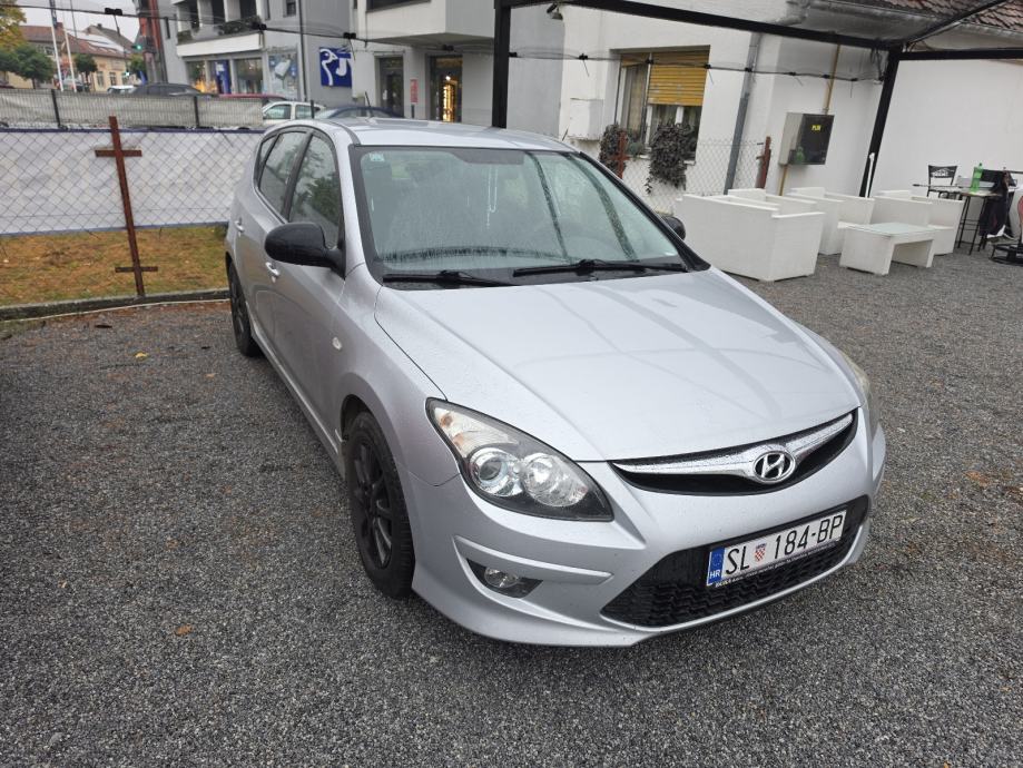 HYUNDAI i30 1,6 CRDi REG; 04/27 KLIMA SERVO ALU FELGE ITD., pogled izvana - slika 3