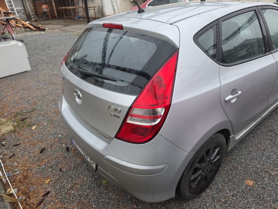 HYUNDAI i30 1,6 CRDi REG; 04/27 KLIMA SERVO ALU FELGE ITD., fotografija 6