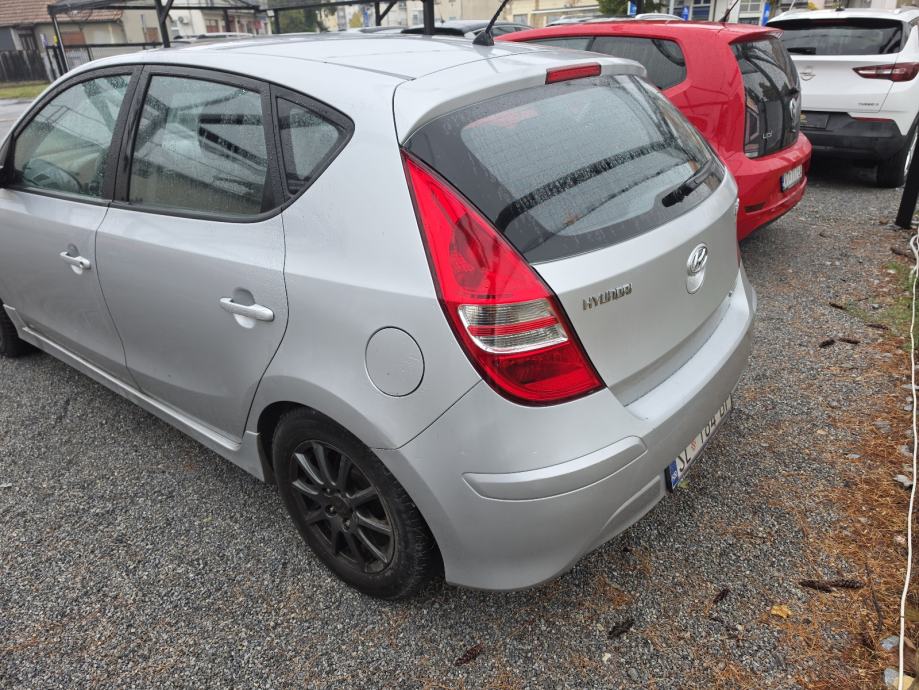 HYUNDAI i30 1,6 CRDi REG; 04/27 KLIMA SERVO ALU FELGE ITD., pogled izvana - slika 5