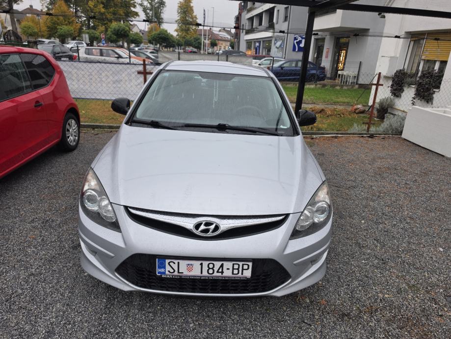 HYUNDAI i30 1,6 CRDi REG; 04/27 KLIMA SERVO ALU FELGE ITD., pogled izvana - slika 2