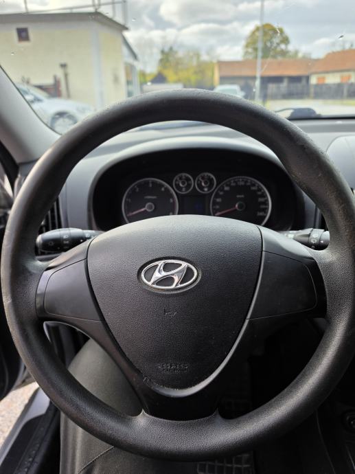 HYUNDAI i30 1,6 CRDi REG; 04/27 KLIMA SERVO ALU FELGE ITD., fotografija 10