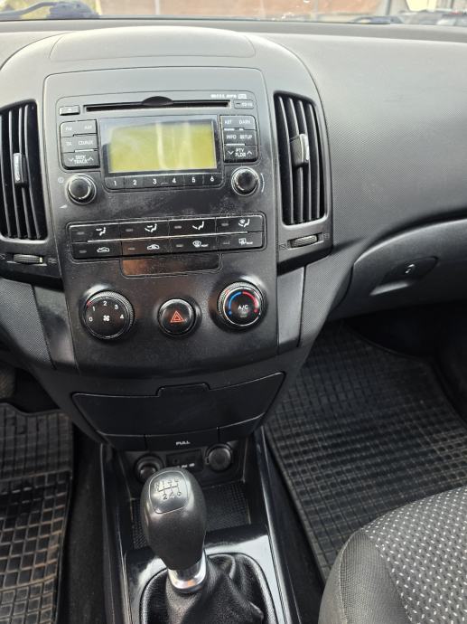 HYUNDAI i30 1,6 CRDi REG; 04/27 KLIMA SERVO ALU FELGE ITD., fotografija 9