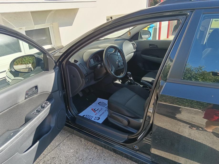 Hyundai i30 1,6 CRDi, fotografija 8