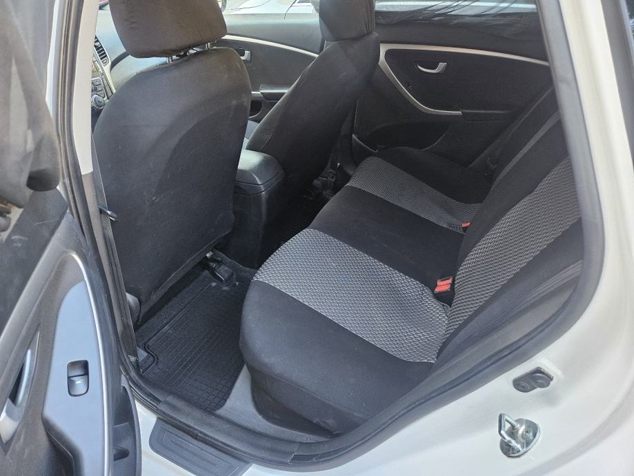 Hyundai i30 1,6 CRDi, fotografija 6