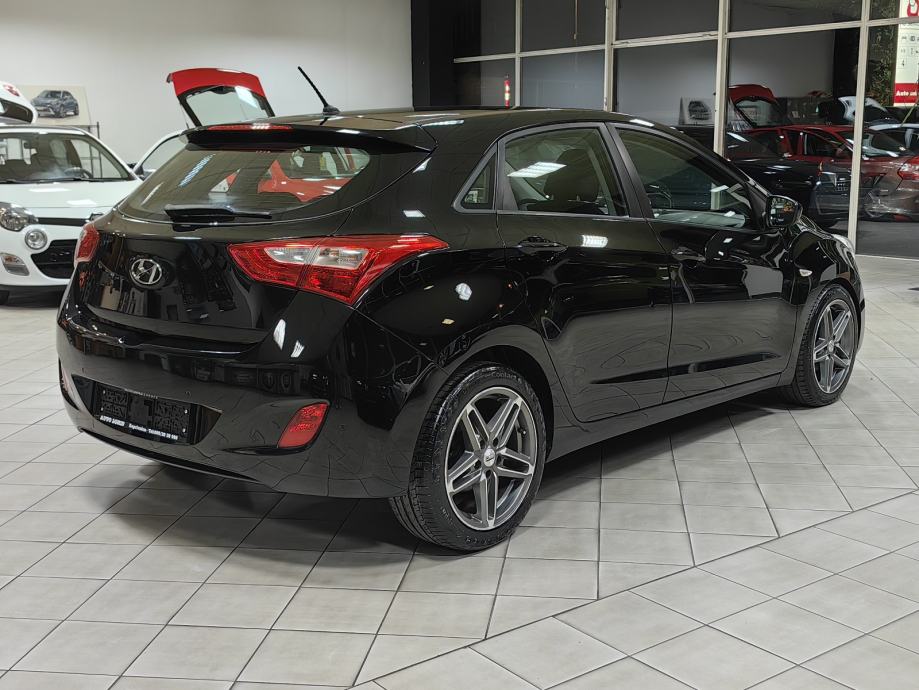 HYUNDAI i30 1.6 CRDi *2014.god *198.Tkm SERISNA*JAMSTVO*VELIKI SERVIS*, fotografija 4