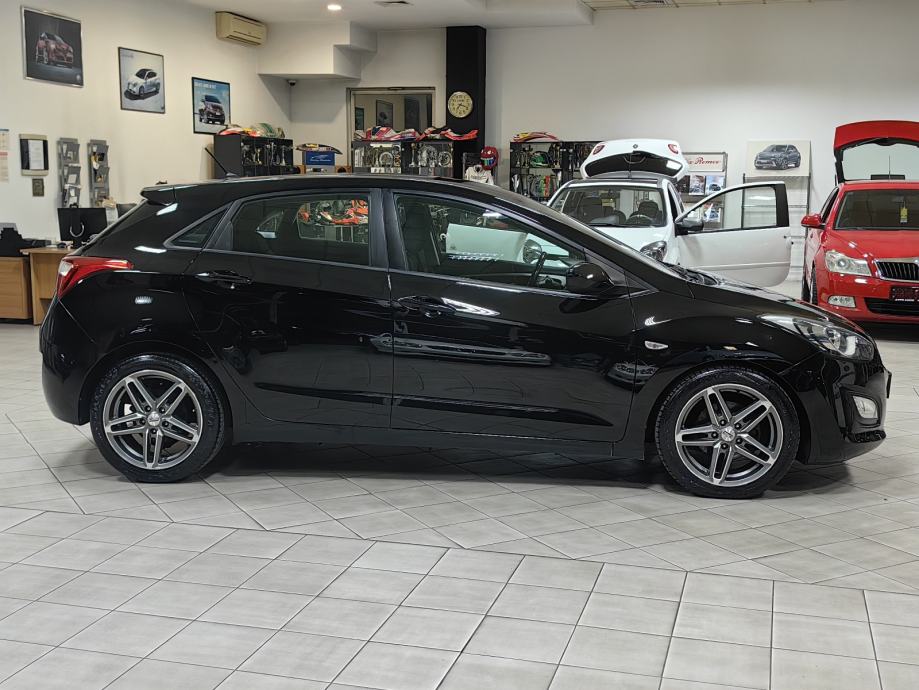 HYUNDAI i30 1.6 CRDi *2014.god *198.Tkm SERISNA*JAMSTVO*VELIKI SERVIS*, fotografija 5