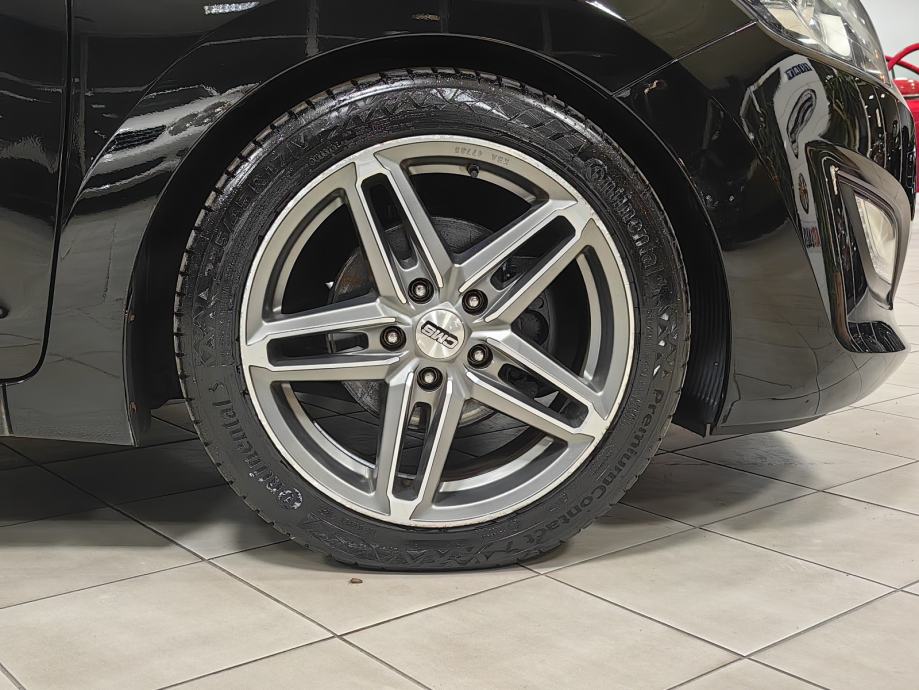 HYUNDAI i30 1.6 CRDi *2014.god *198.Tkm SERISNA*JAMSTVO*VELIKI SERVIS*, fotografija 10