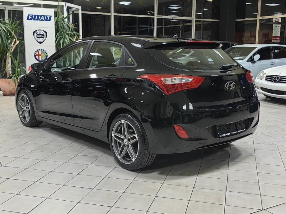 HYUNDAI i30 1.6 CRDi *2014.god *198.Tkm SERISNA*JAMSTVO*VELIKI SERVIS*, fotografija 3