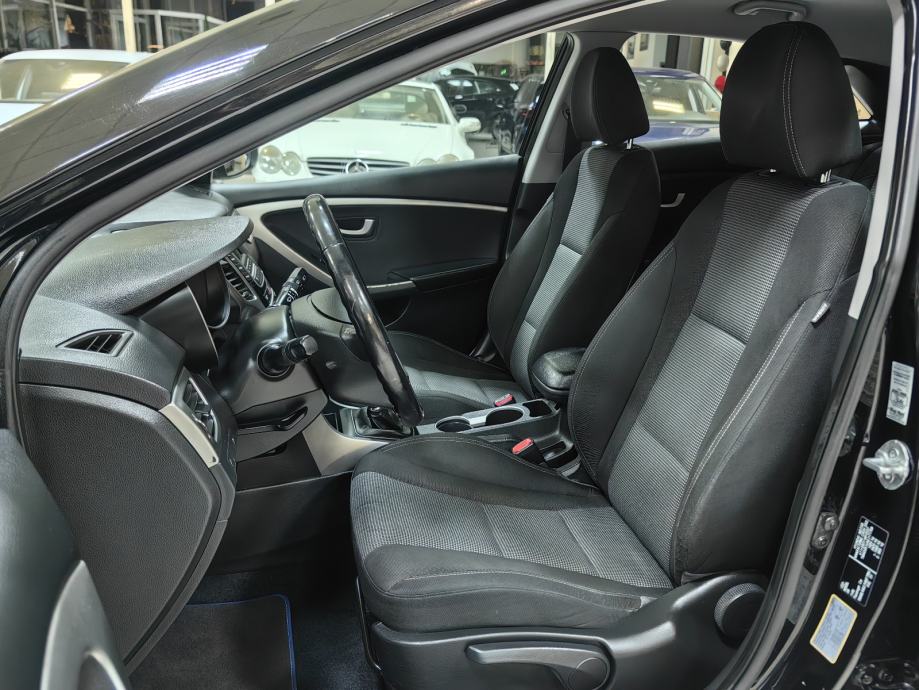 HYUNDAI i30 1.6 CRDi *2014.god *198.Tkm SERISNA*JAMSTVO*VELIKI SERVIS*, fotografija 16
