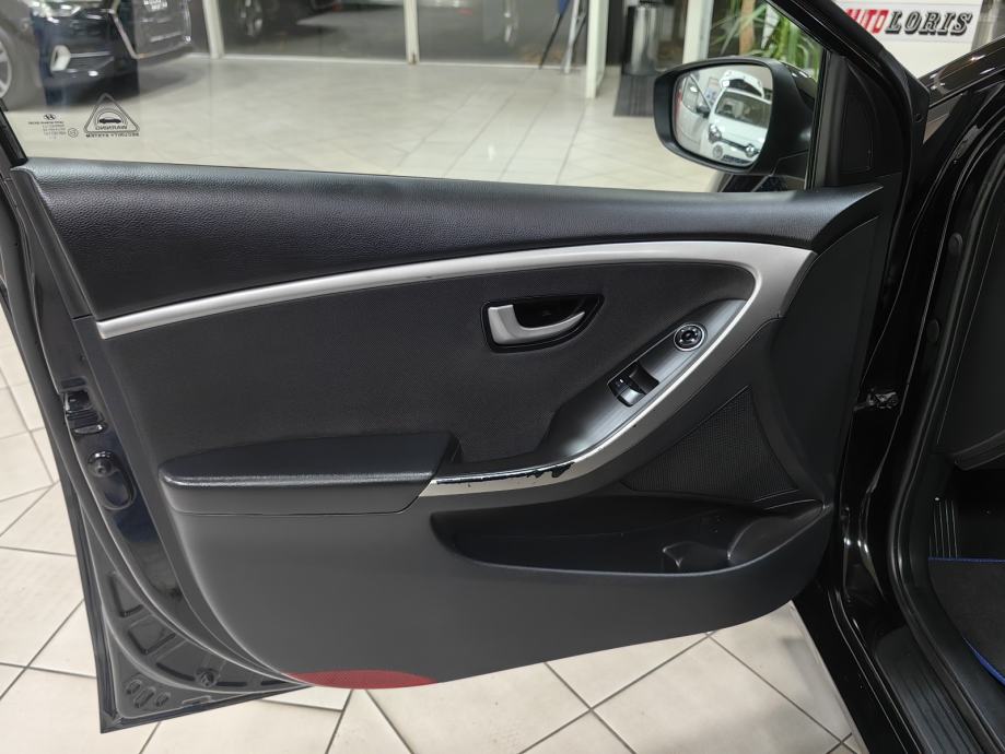 HYUNDAI i30 1.6 CRDi *2014.god *198.Tkm SERISNA*JAMSTVO*VELIKI SERVIS*, fotografija 17