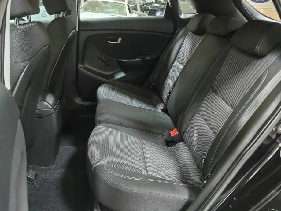 HYUNDAI i30 1.6 CRDi *2014.god *198.Tkm SERISNA*JAMSTVO*VELIKI SERVIS*, fotografija 18