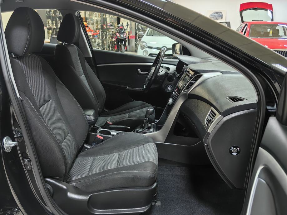 HYUNDAI i30 1.6 CRDi *2014.god *198.Tkm SERISNA*JAMSTVO*VELIKI SERVIS*, fotografija 20