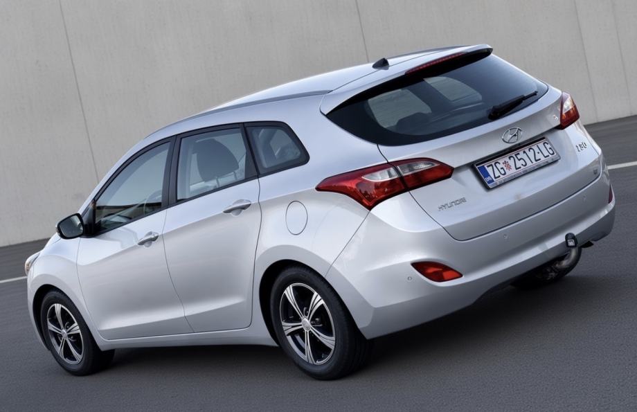 HYUNDAI I30•1.6CRDI•AUTOMATIK•FULL OPREMA, fotografija 2