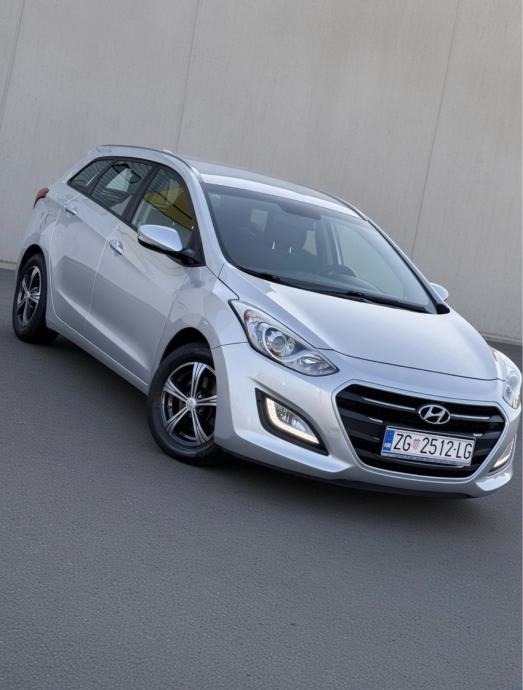 HYUNDAI I30•1.6CRDI•AUTOMATIK•FULL OPREMA, fotografija 3