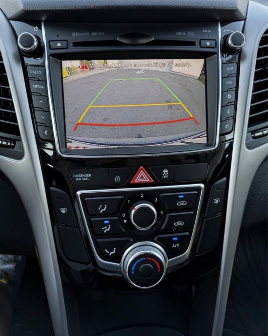 HYUNDAI I30•1.6CRDI•AUTOMATIK•FULL OPREMA, fotografija 8