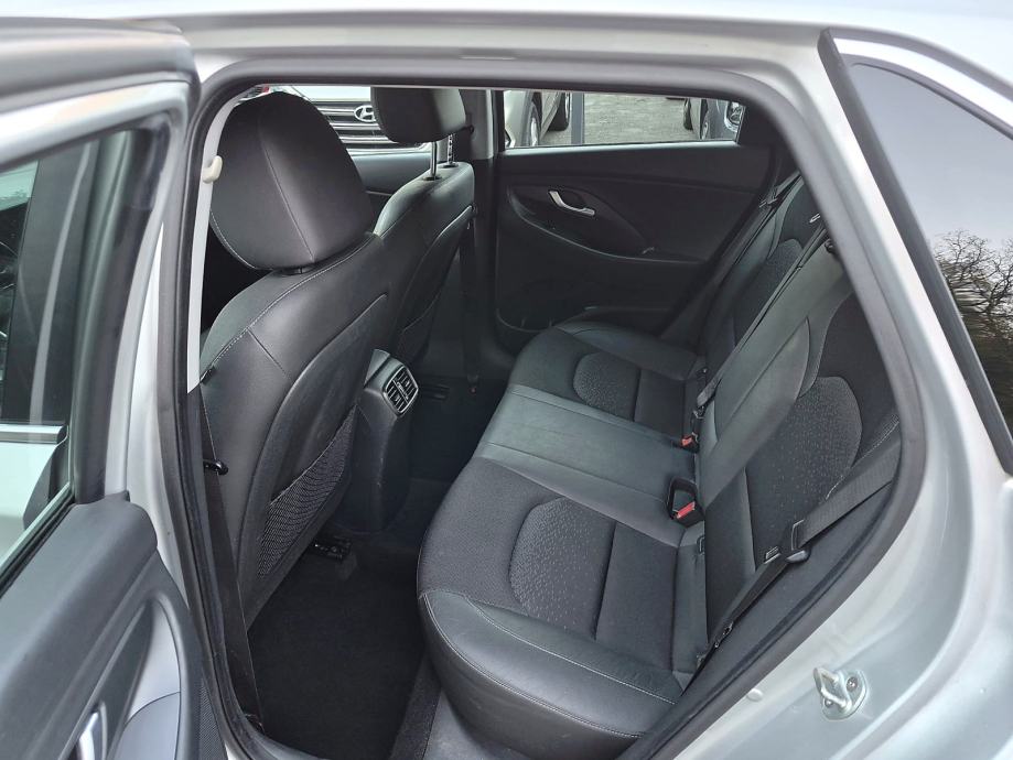Hyundai i30 1.6crdi Creative premium, panorama, fotografija 8
