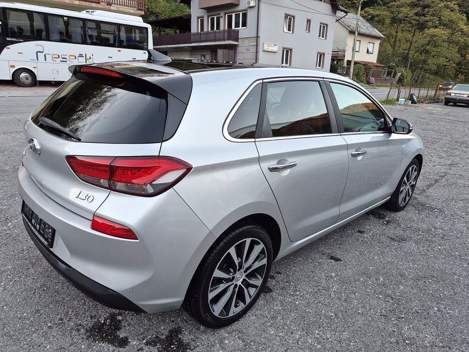 Hyundai i30 1.6crdi Creative premium, panorama, fotografija 4