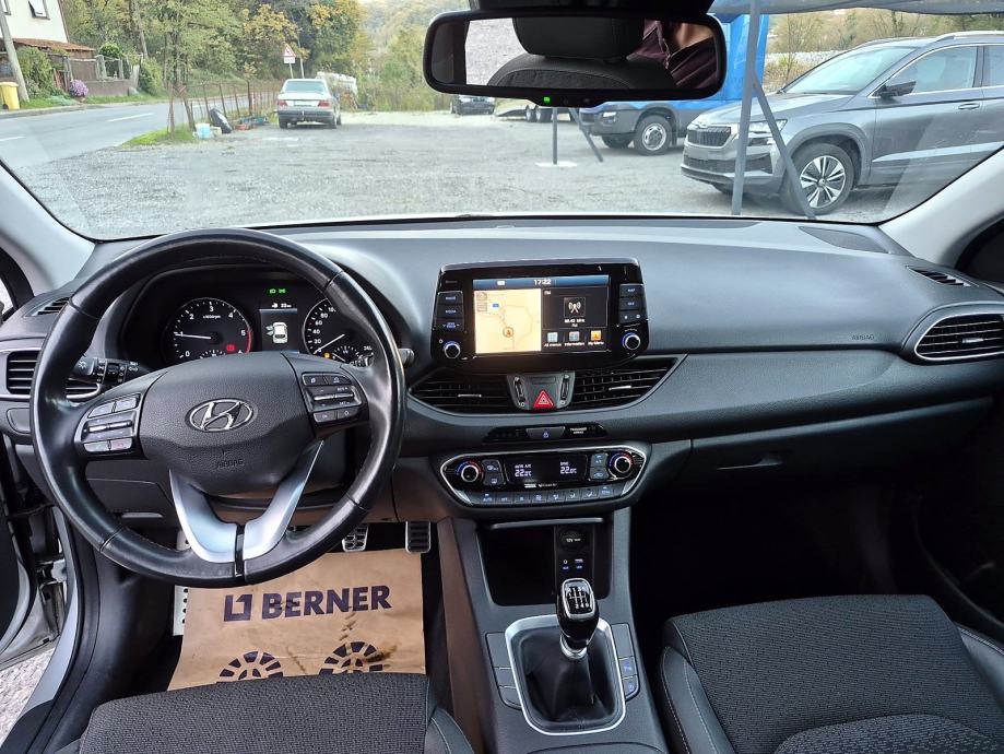 Hyundai i30 1.6crdi Creative premium, panorama, fotografija 9