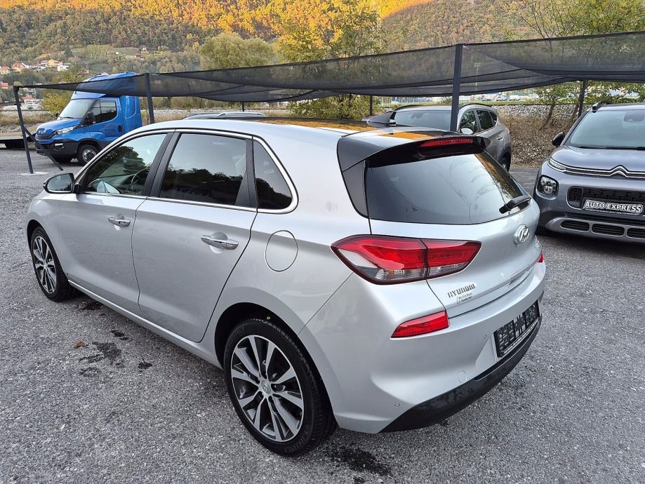 Hyundai i30 1.6crdi Creative premium, panorama, fotografija 3
