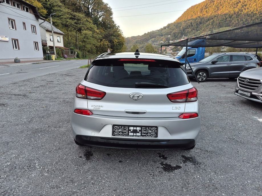 Hyundai i30 1.6crdi Creative premium, panorama, fotografija 6
