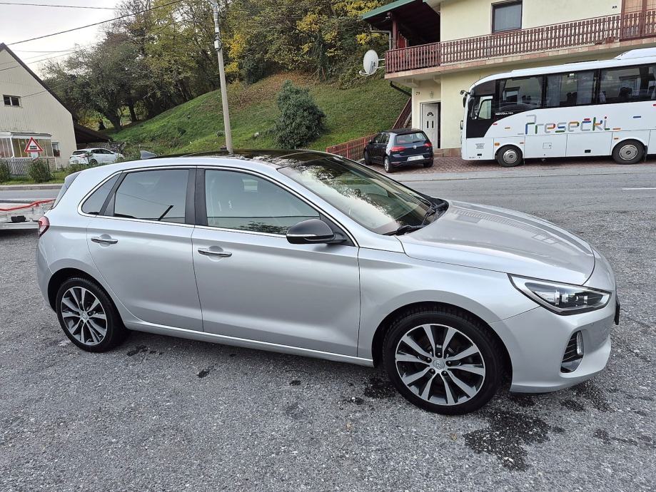 Hyundai i30 1.6crdi Creative premium, panorama, fotografija 5