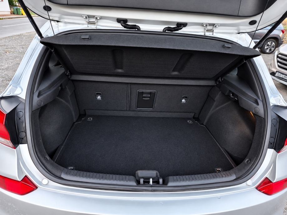 Hyundai i30 1.6crdi Creative premium, panorama, fotografija 10