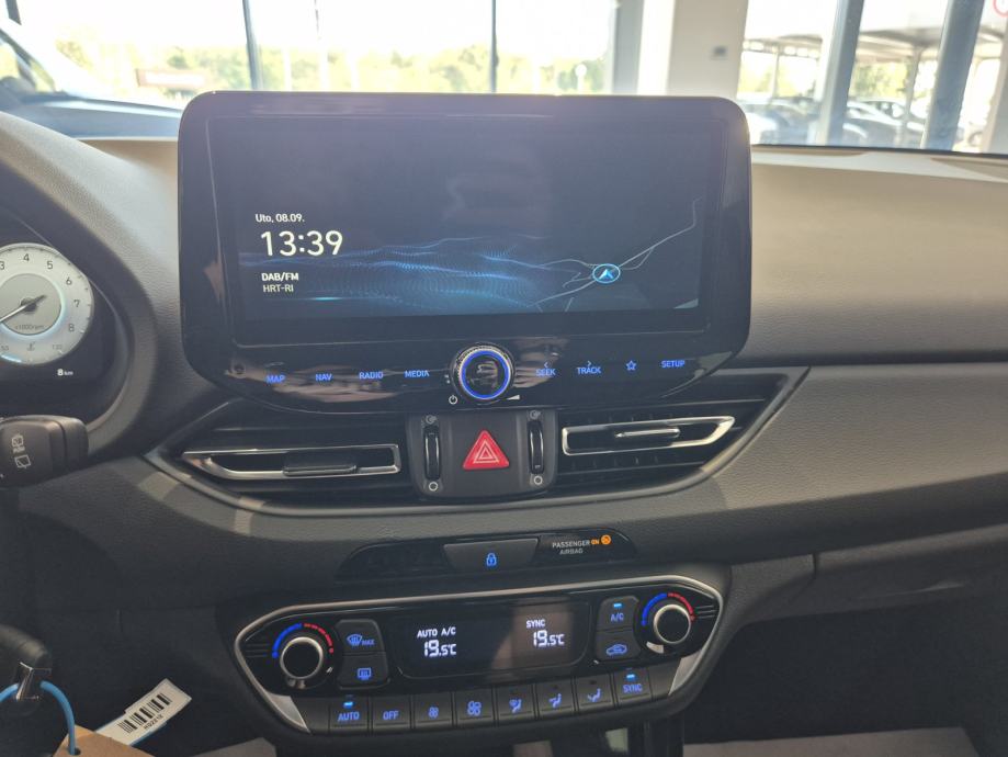Hyundai i30 115KS 2WD 6MT FIFA WORLD CUP EDITION POPUST 4.000 EUR !!, fotografija 11