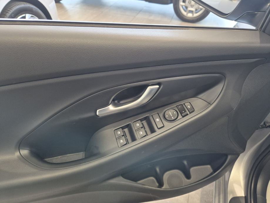 Hyundai i30 115KS 2WD 6MT FIFA WORLD CUP EDITION POPUST 4.000 EUR !!, fotografija 19