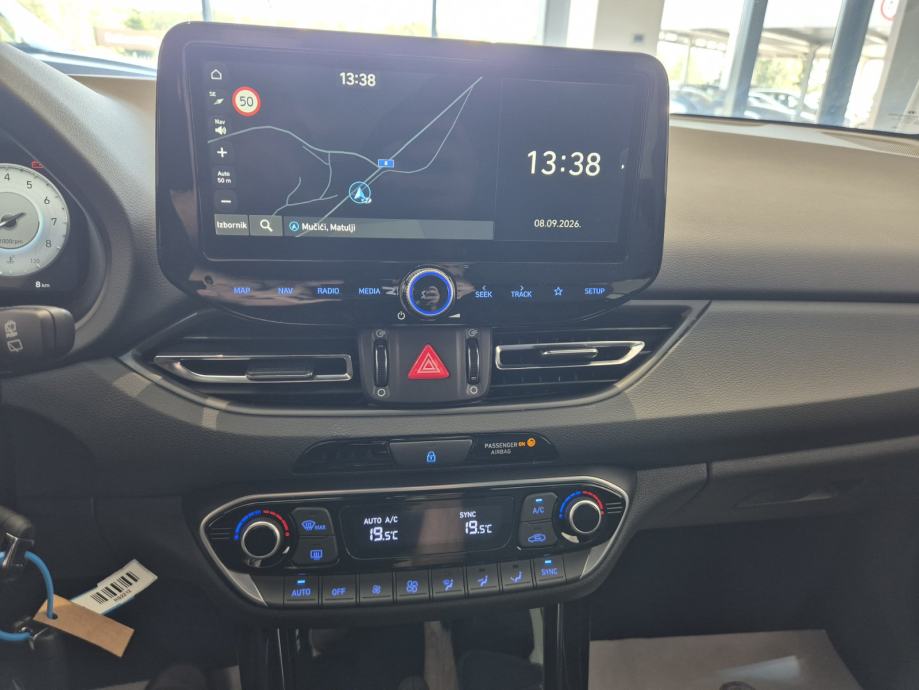 Hyundai i30 115KS 2WD 6MT FIFA WORLD CUP EDITION POPUST 4.000 EUR !!, fotografija 13