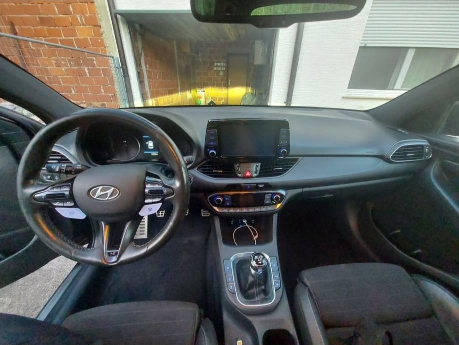 Hyundai i30 2.0 T-GDI, fotografija 11
