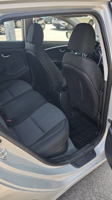 Hyundai i30 CW 1,4 ISG Benzin-Plin, fotografija 11