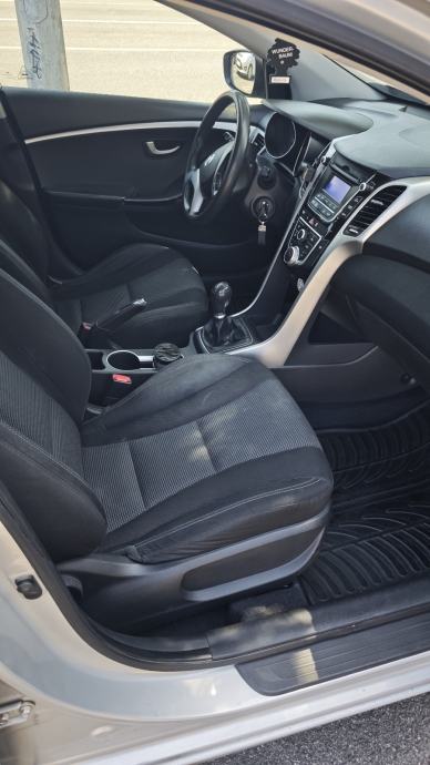 Hyundai i30 CW 1,4 ISG Benzin-Plin, fotografija 9