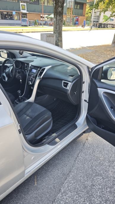 Hyundai i30 CW 1,4 ISG Benzin-Plin, fotografija 10