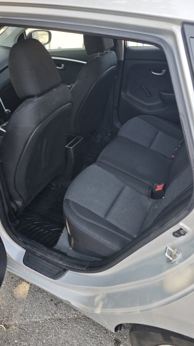Hyundai i30 CW 1,4 ISG Benzin-Plin, fotografija 12
