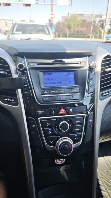 Hyundai i30 CW 1,4 ISG Benzin-Plin, fotografija 6
