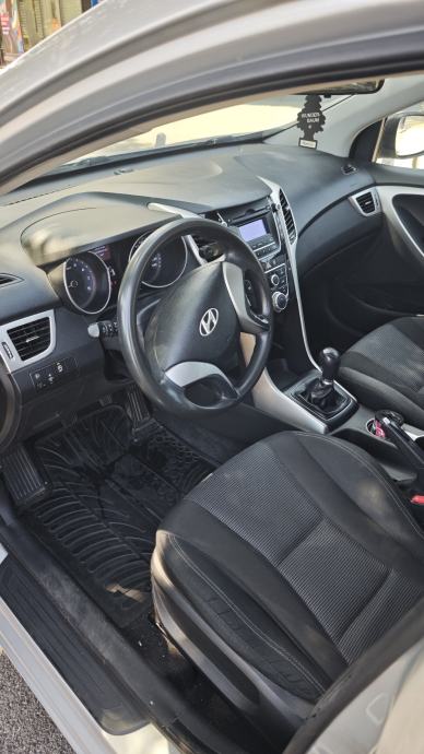 Hyundai i30 CW 1,4 ISG Benzin-Plin, fotografija 8