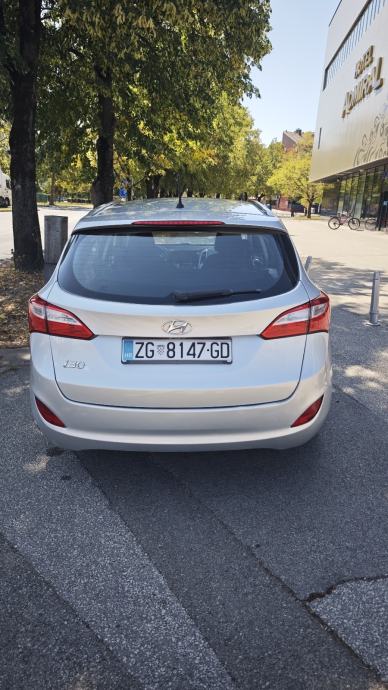Hyundai i30 CW 1,4 ISG Benzin-Plin, fotografija 4