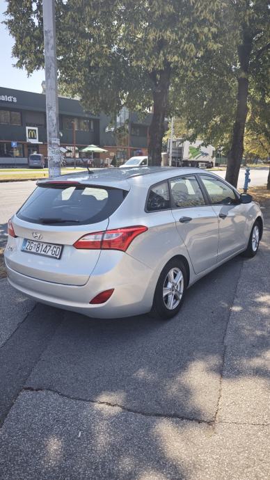 Hyundai i30 CW 1,4 ISG Benzin-Plin, fotografija 3