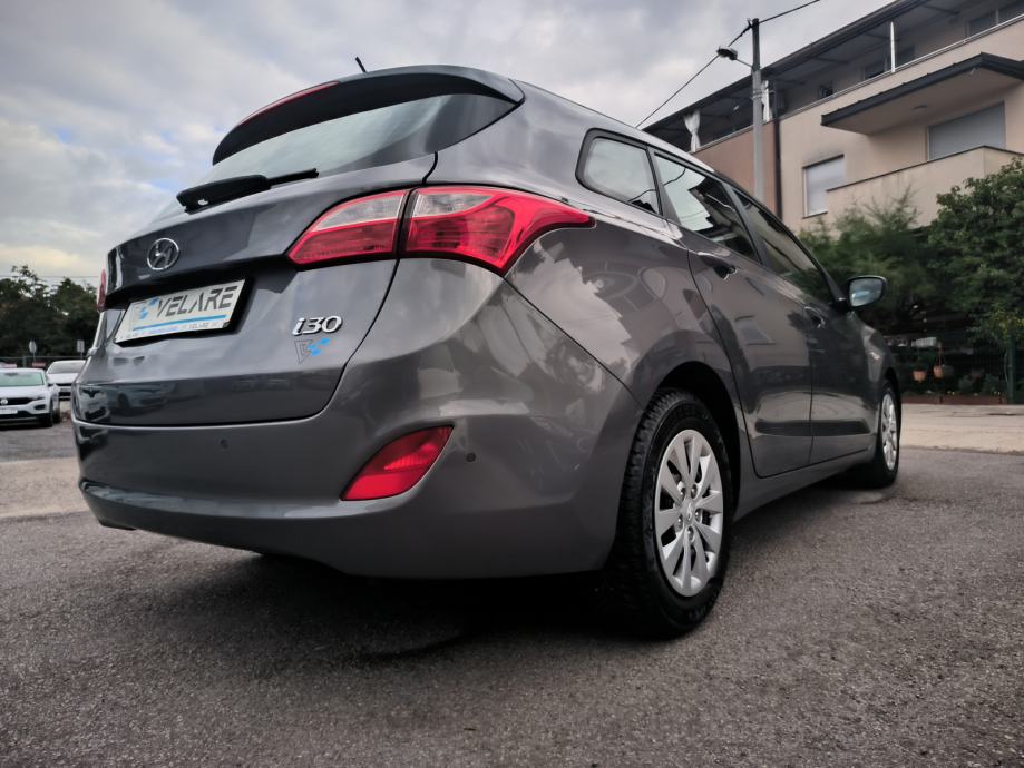 Hyundai i30 CW 1,6 CRDi, AUTOMATIK, SERVISNA, JAMSTVO, REG. 1 GODINU, fotografija 9
