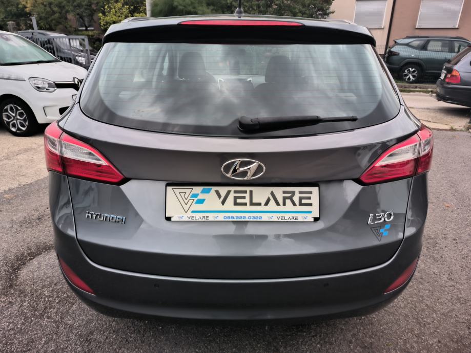 Hyundai i30 CW 1,6 CRDi, AUTOMATIK, SERVISNA, JAMSTVO, REG. 1 GODINU, fotografija 8
