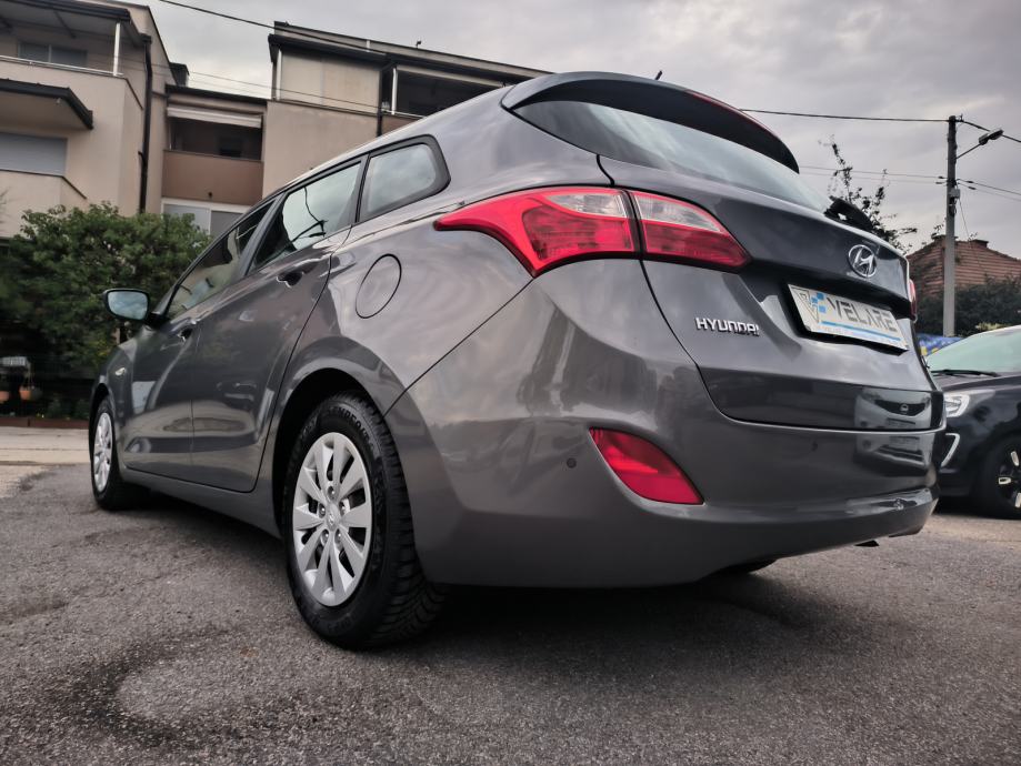 Hyundai i30 CW 1,6 CRDi, AUTOMATIK, SERVISNA, JAMSTVO, REG. 1 GODINU, fotografija 7