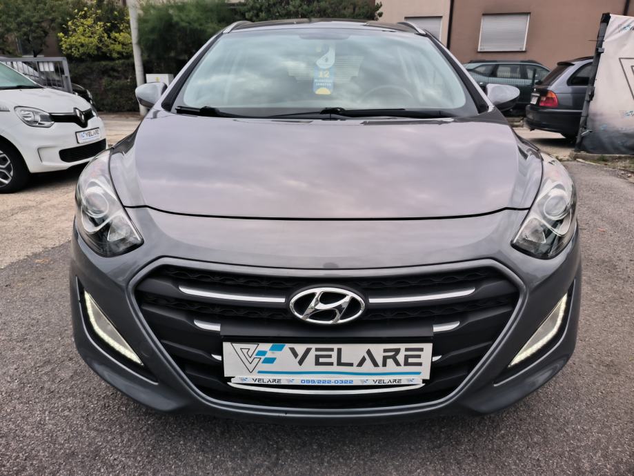 Hyundai i30 CW 1,6 CRDi, AUTOMATIK, SERVISNA, JAMSTVO, REG. 1 GODINU, fotografija 4