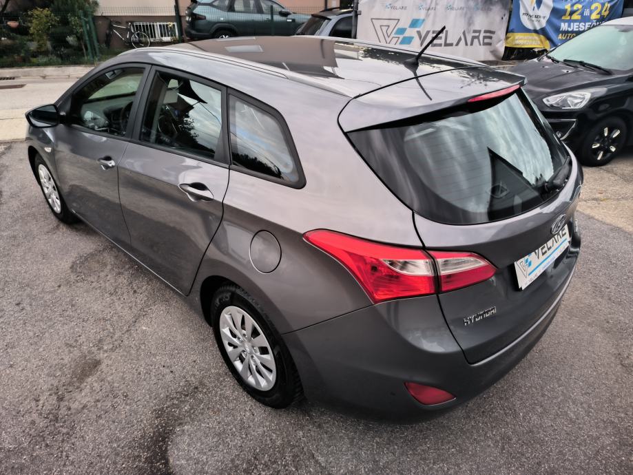 Hyundai i30 CW 1,6 CRDi, AUTOMATIK, SERVISNA, JAMSTVO, REG. 1 GODINU, fotografija 6
